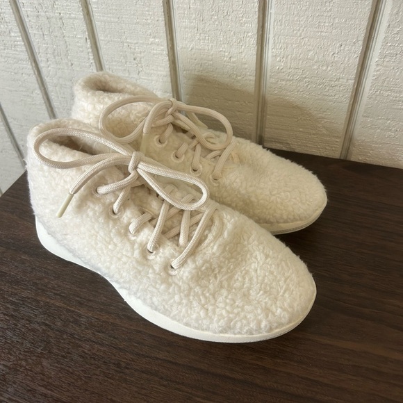 Allbirds Wool Runner Up Fluffs Sneakers, size 8. - Picture 2 of 8